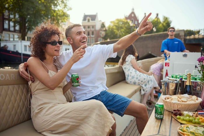 Amsterdam : Croisière sur les canaux avec guide allemand et bar à bord