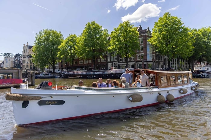 Amsterdam : Croisière historique avec open bar et grignotages