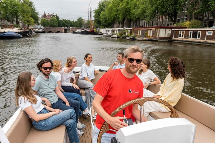 Ámsterdam: paseo en barco por el canal en barco abierto (con opción de Spritz gratis)