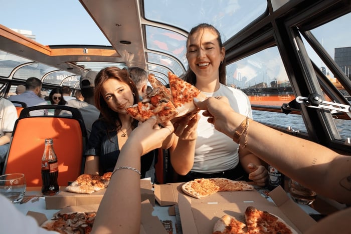 Amesterdão: Cruzeiro de Pizza com Pizza de Nova Iorque e Bebidas