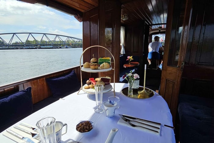 Amsterdam: Privat middagskrydstogt på en luksussalonbåd