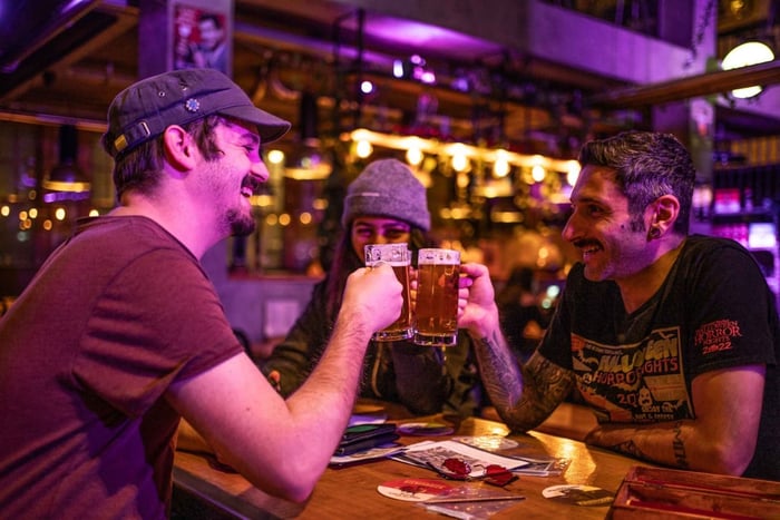 Amsterdam: Självguidning Red Light District Pub Crawl Mystery