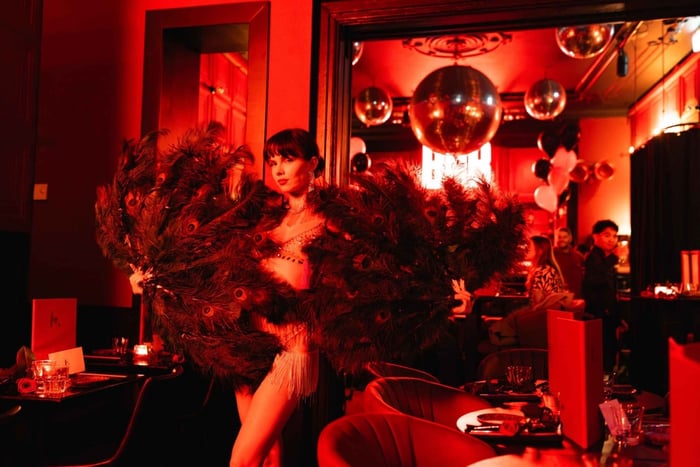 Bar Rouge live entertainment & dinner