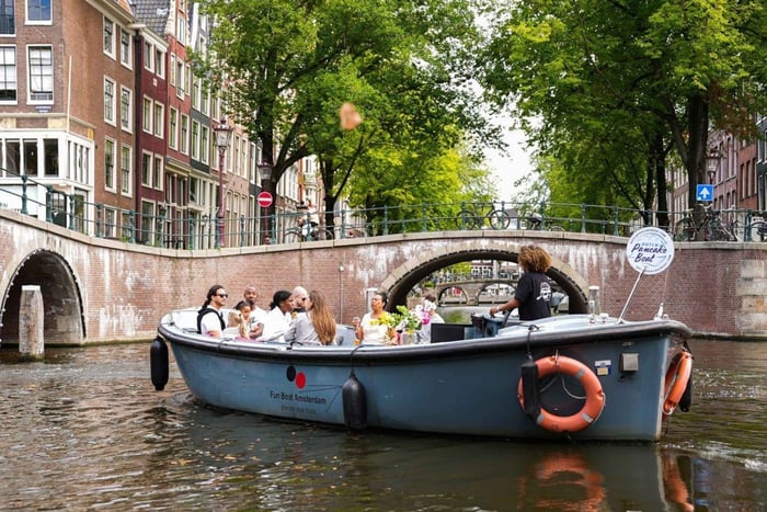 Canal Cruise with Dutch Pancakes and Drinks