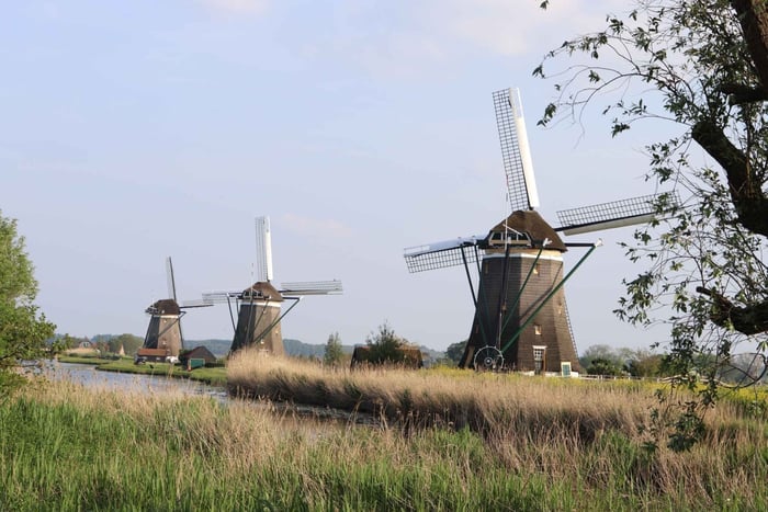 Delft, Volendam & Hidden Windmills Small group w/ Pickup
