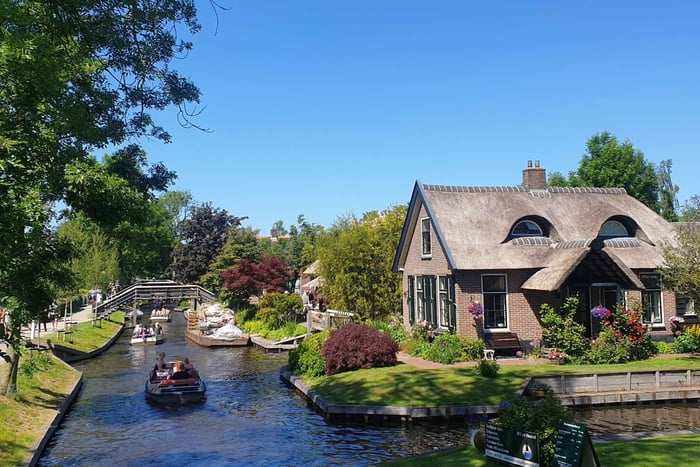 Au départ d'Amsterdam : Excursion à Giethoorn en petit bateau électrique