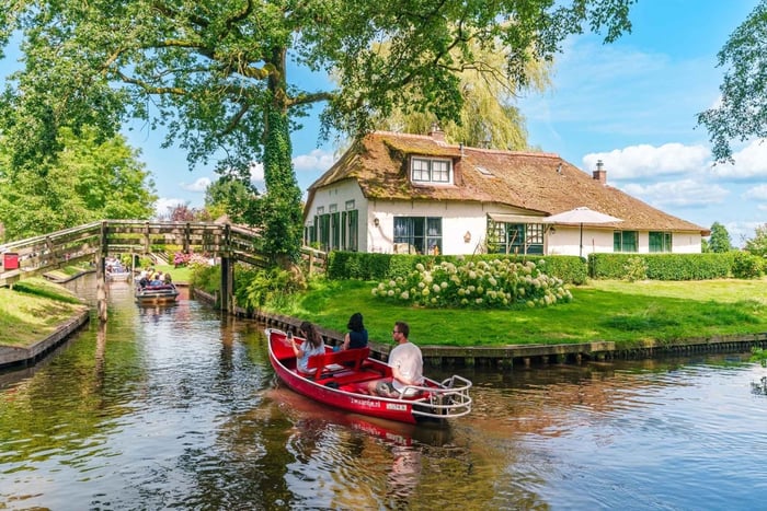De Amesterdão: a melhor experiência em Giethoorn com passeio de barco
