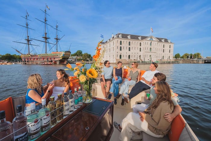 Amsterdam : croisière sur les canaux en allemand, avec option boissons illimitées