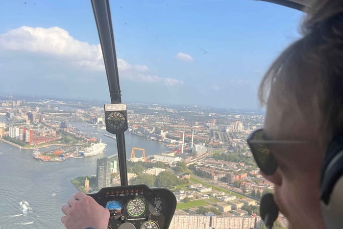 Passeio de helicóptero pelos pontos turísticos da Holanda