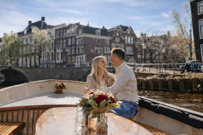 Private Romantic Canal Cruise w. Prosecco/Snacks