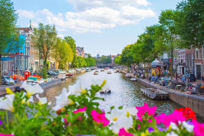 Tour privado a pie por los Canales, barrio de Jordaan, Casa de Ana Frank