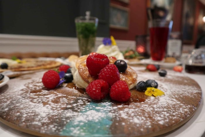 Walking Tour with Dutch Pancake Lunch