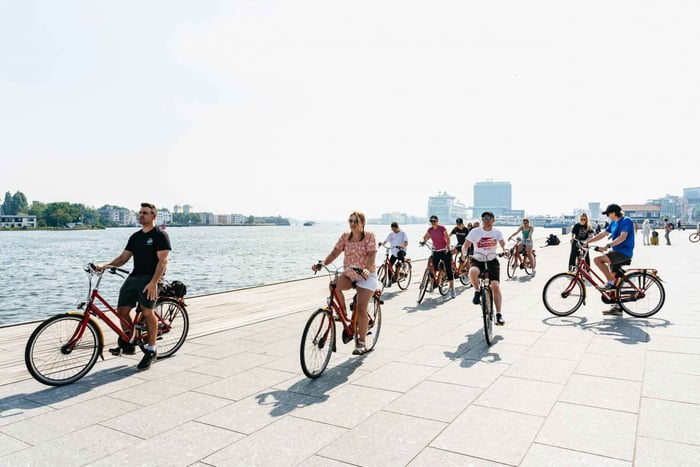 Gran tour en bicicleta por Ámsterdam: descubre todo en 3 horas inolvidables.