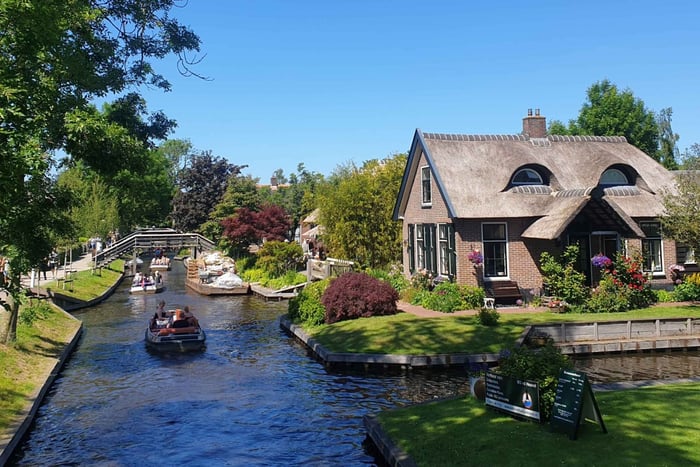 Au départ d'Amsterdam : Excursion à Giethoorn en petit bateau électrique