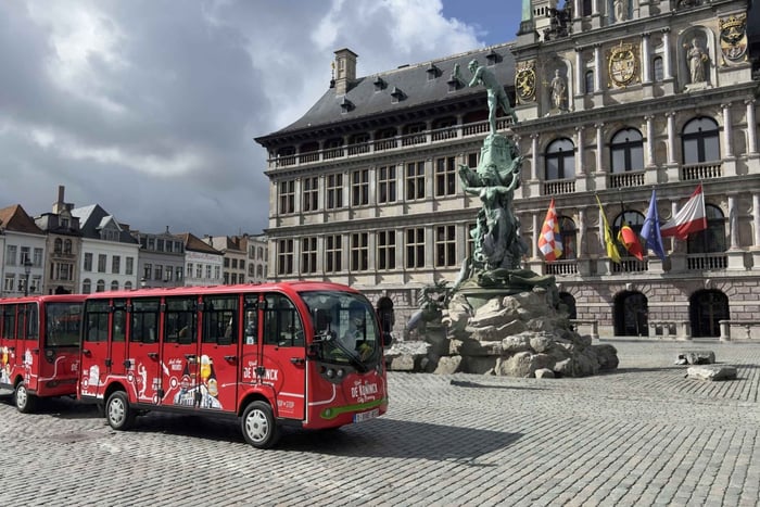 Antwerpia: wycieczka tramwajem typu hop-on hop-off