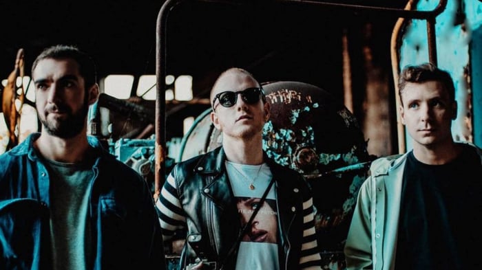 Two Door Cinema Club – Tourist History 15th Anniversary
