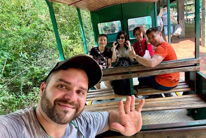 2 days: Brazil & Argentina Falls, Bird Park/Airport transfer