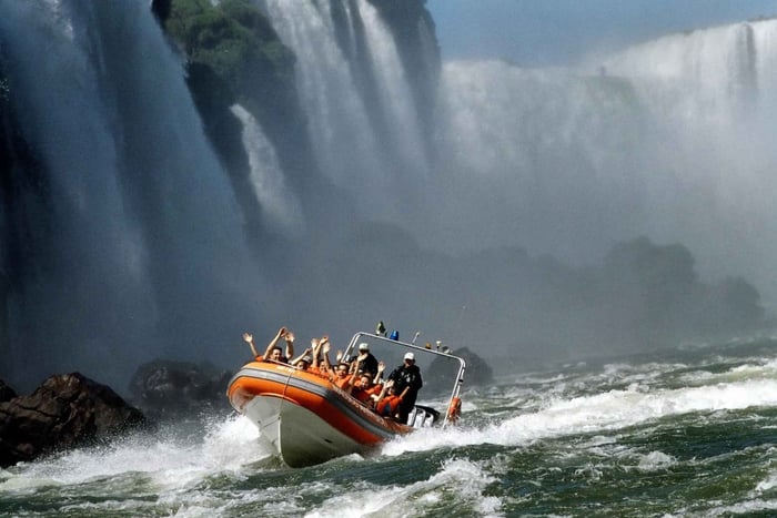 Argentinean Falls with Gran Aventura Boat Tour