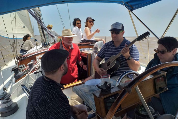 Buenos Aires: Paseo en Velero con Picada y Vino