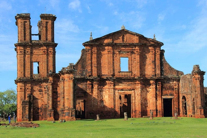 Foz de Iguazú: Excursión de un día a las Minas de Wanda y Ruinas de San Ignacio