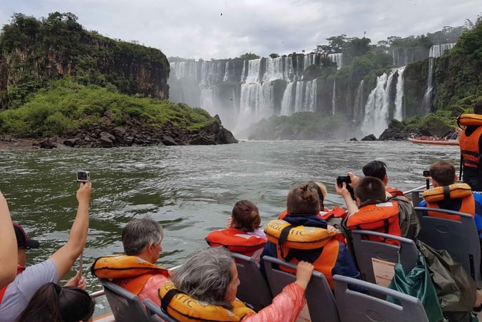 From Foz do Iguaçu: Iguazú Falls Boat Ride Argentina