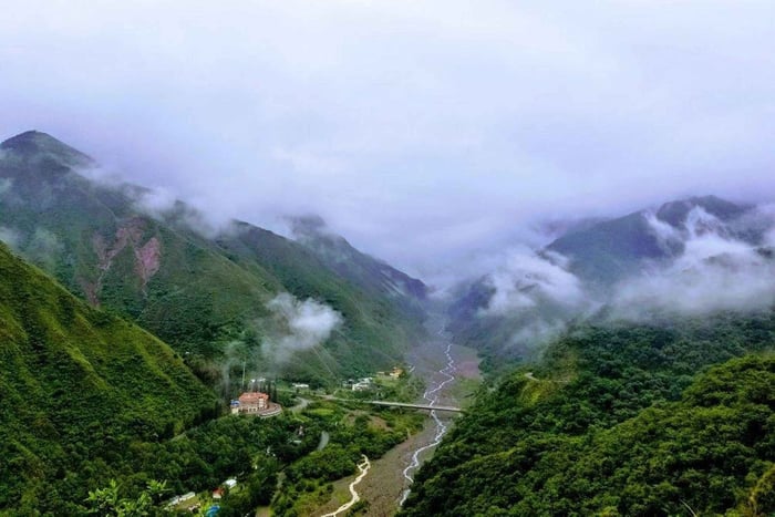 Ab Jujuy: Tagestour zu den Termas de Reyes und zum Reservat Yala