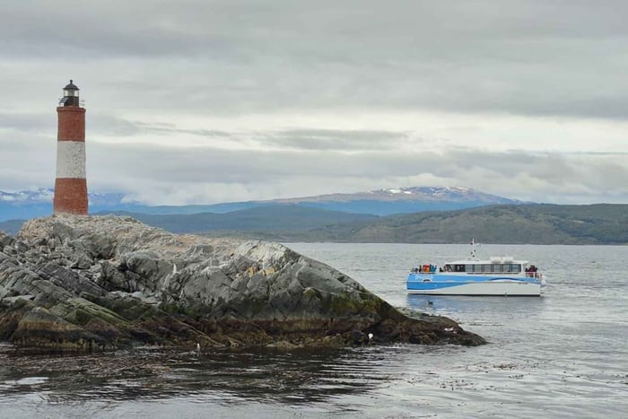Full-Day Ushuaia: Beagle Channel + Penguin Colony