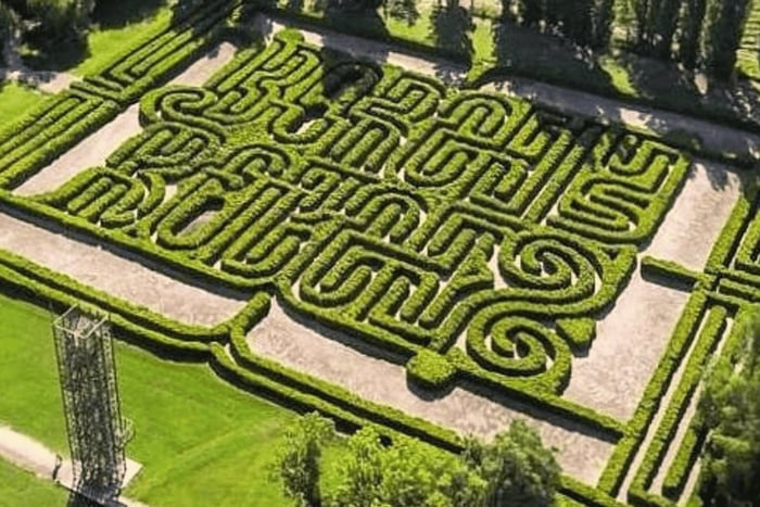 Mendoza: Borges Labyrinth: Lunch, Literary Workshop & Winery