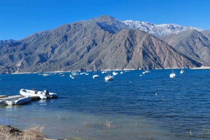 Mendoza: Potrerillos Dam Private Sailing Tour with Lunch