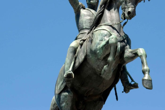 Mendoza: Walking & Wine Tour with Tastings & San Martin Park