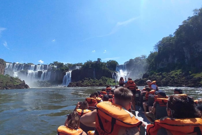 Puerto Iguazú: Iguazu watervallen trip met jeep tour & rondvaart