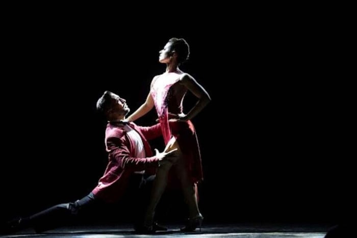 Puerto Iguazú: Espectáculo de Tango Madero con Cena Opcional