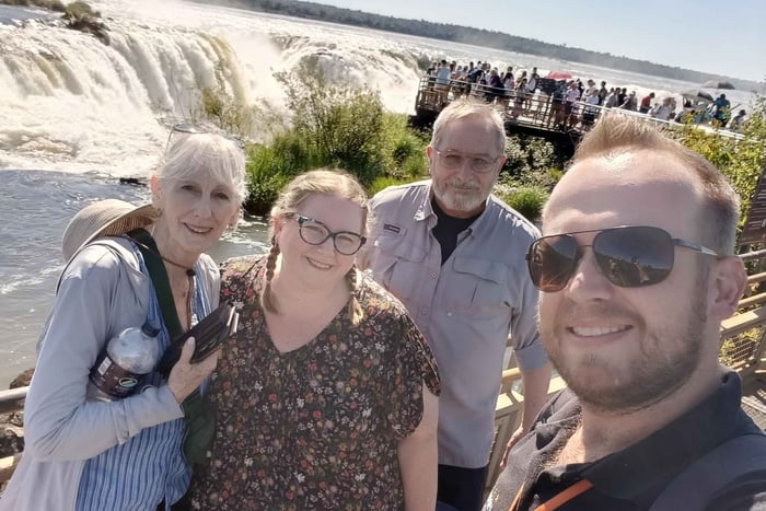 SHUTTLE SERVICE / TRANSFER TO THE ARGENTINE FALLS