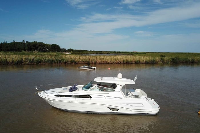 Sobremesa Yacht: privécharter: boot van 42 voet en optioneel asado