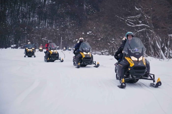 Ushuaia - Snow Adventure (Snowmobile + Snow Tube + Snowshoes + Lunch)