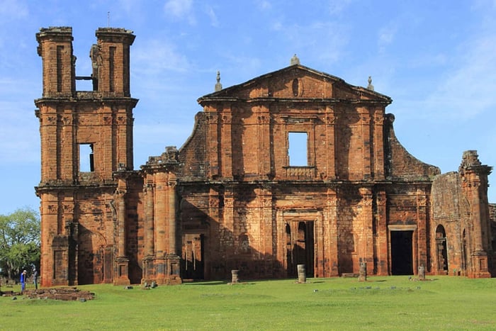 Foz de Iguazú: Excursión de un día a las Minas de Wanda y Ruinas de San Ignacio