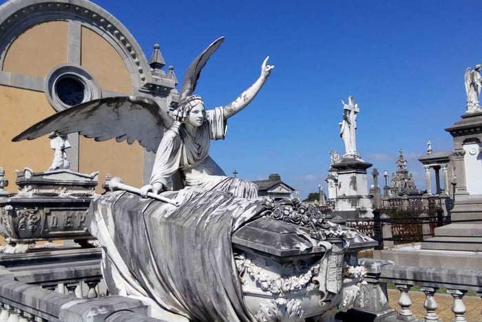 Avilés: Guided tour of the La Carriona cemetery