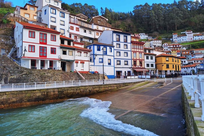 Cudillero, Aviles and Faro de Cabo Peñas tour from Oviedo