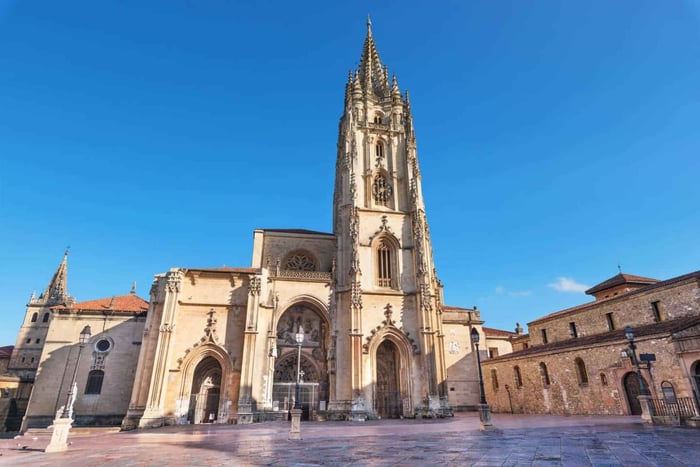 Hello Oviedo: Private 2-Hour Intro Walk with Local Guide