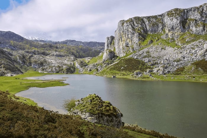Lakes of Covadonga and Sanctuary of Covadonga: Guided and interpreted tour