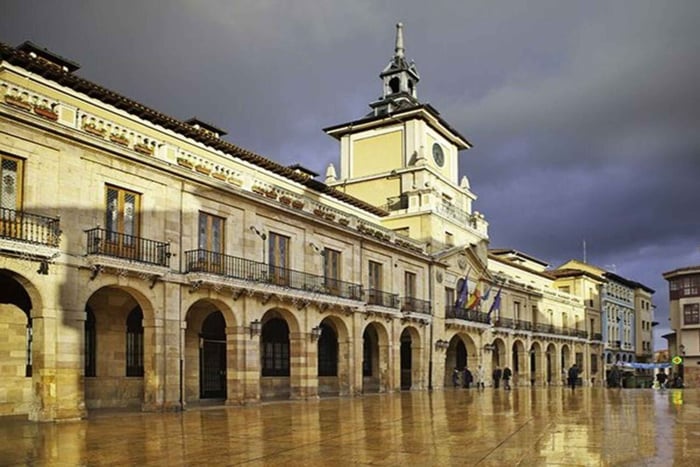 Oviedo: Guided tour in Oviedo and Cathedral with tickets
