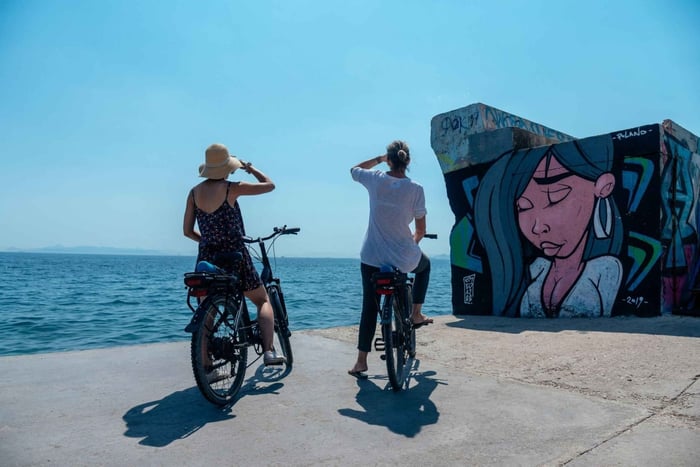 Athen: Elcykeltur langs kysten med guide