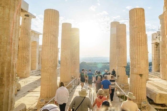 Ateena: Akropolis Walking Group Tour ranskalaisen oppaan kanssa.