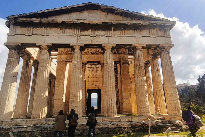 アテネ：ギリシャ人に出会うウォーキングツアー – 古代から現代へ