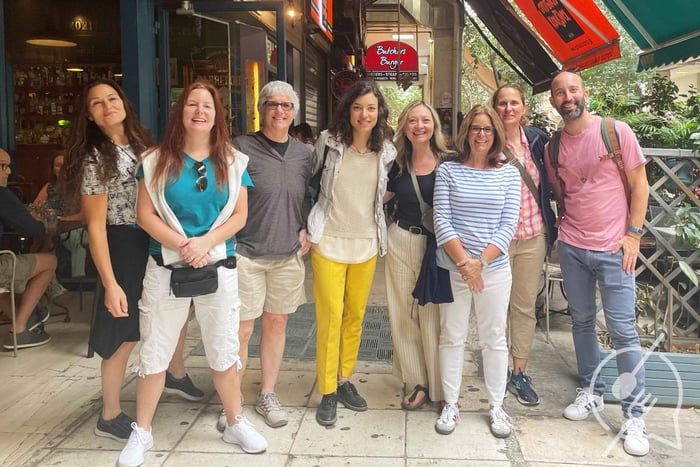 Atenas: tour gastronómico a pie con cata de vinos y cena
