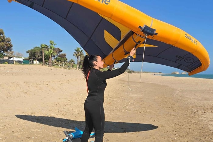 Atene: lezioni di wingfoil con istruttore certificato