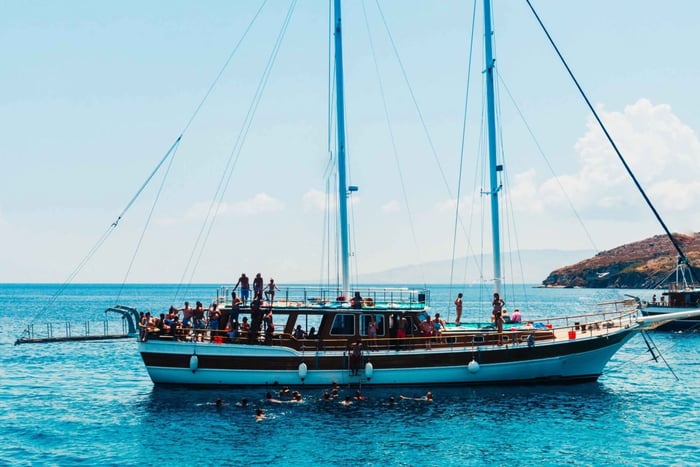 Aten: Heldagscruise med øyhopping, lunsj og transport