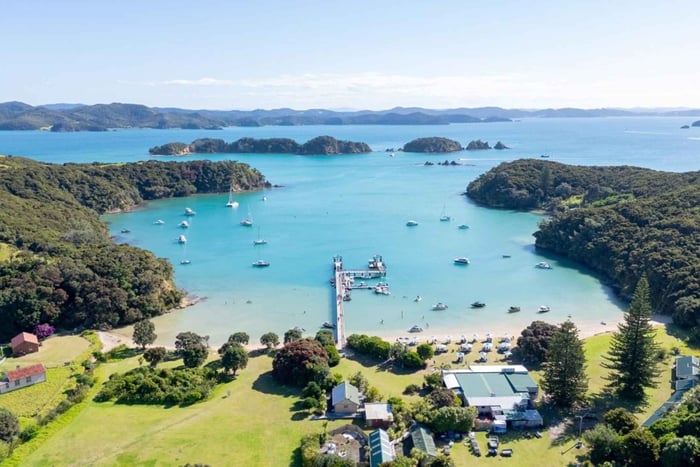 Auckland: 2-Day Bay of Islands Small Group Tour with Cruise