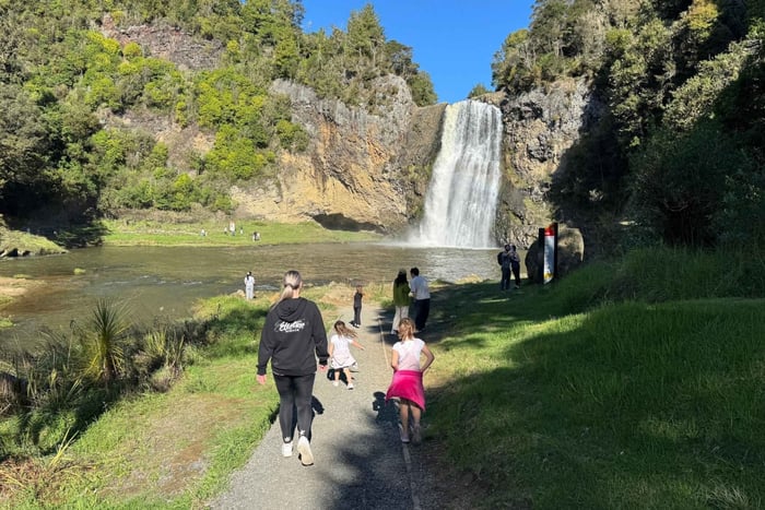 Auckland Half Day Tour - Hunua Falls & Mount Eden Summit