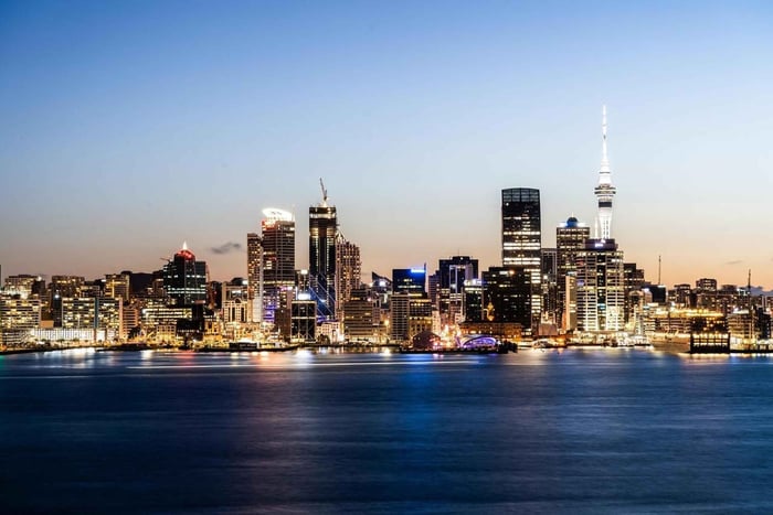 Auckland: Nightlights Harbour Cruise with Canapés and Drink